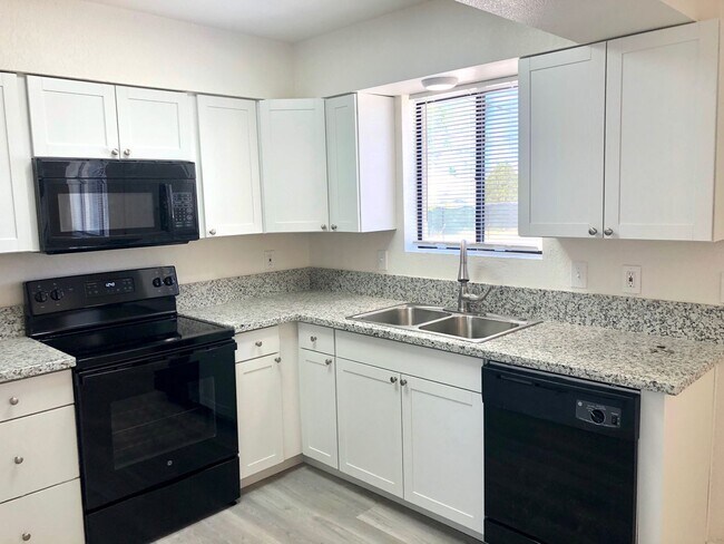 Building Photo - Cute 3 Bedroom Home near Hualapai Mt. School.