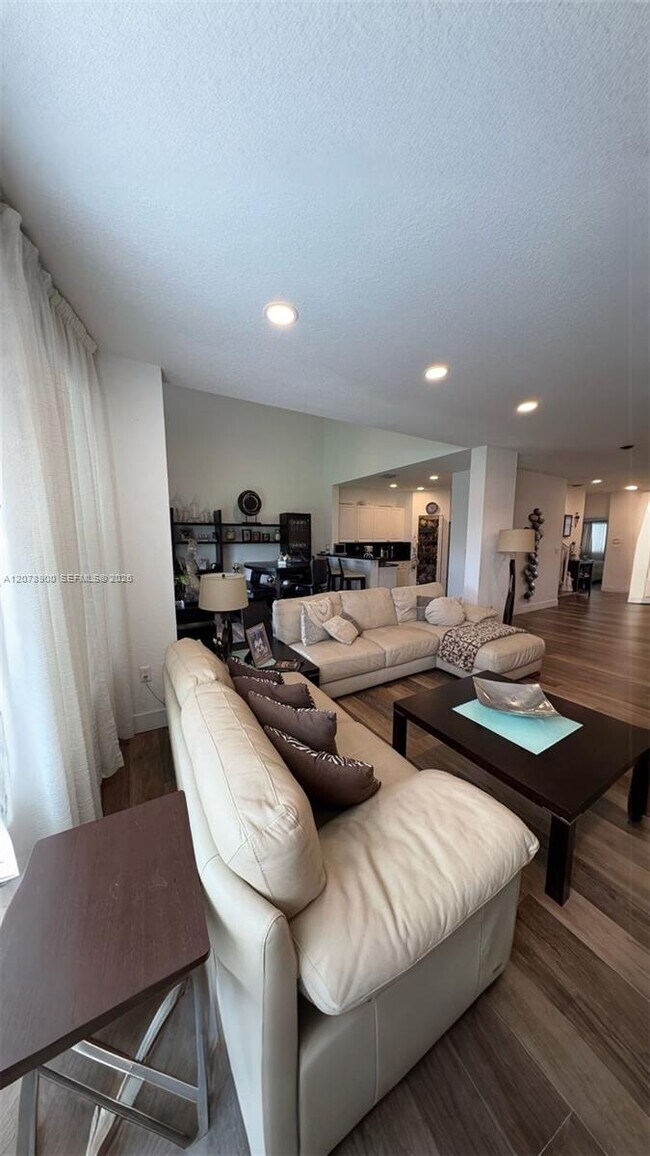 Building Photo - 6691 NW 107 Ct