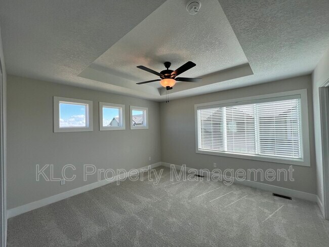 Building Photo - 601 Hart Ln