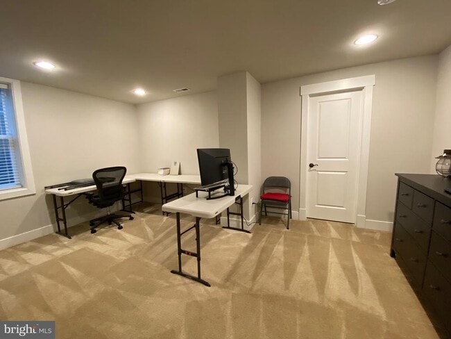 Building Photo - 2233 N Underwood St