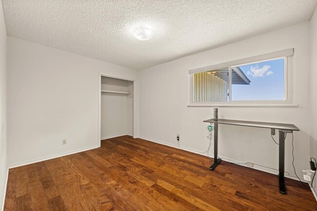 Building Photo - 6501 Mesa Dr