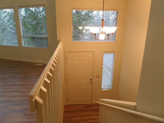 Building Photo - Fantastic HUGE Remodeled 4 Bedroom Home Wi...