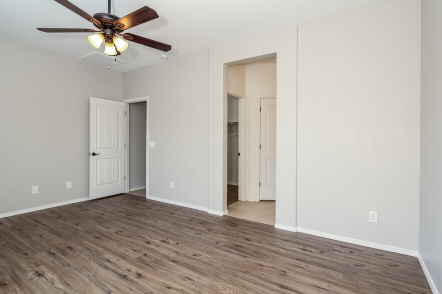 Building Photo - 12051 W Tether Trl