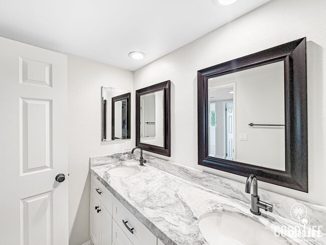 Building Photo - Modern Coastal Property In Gated Encinitas Community | 3BD/2.5BA w/Garage