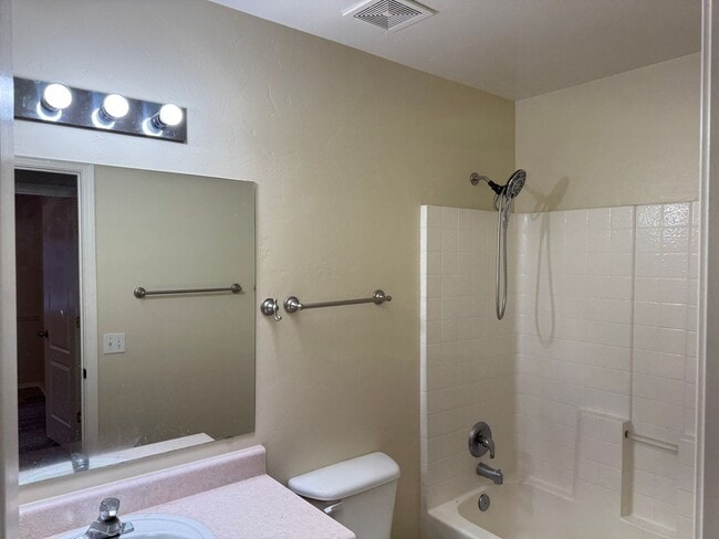 Building Photo - Beautiful Modern 3Bdm 2Ba Home, Great Location,Must See!