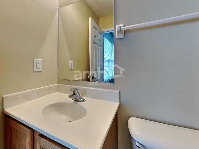 Building Photo - 7852 Highbrook Dr