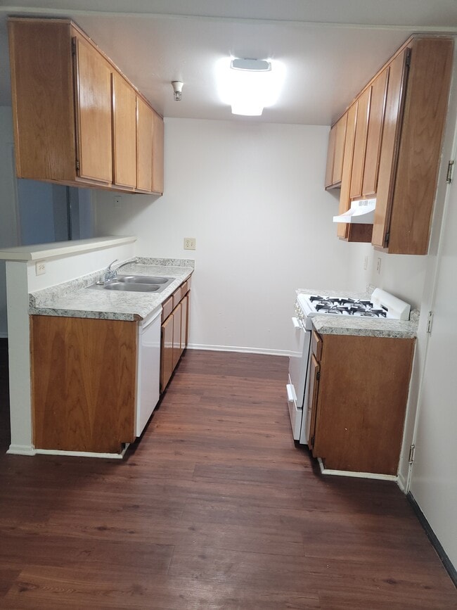 Building Photo - Vanowen Apartments