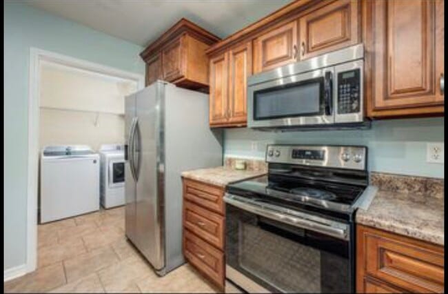 Building Photo - 44 Wildwood St