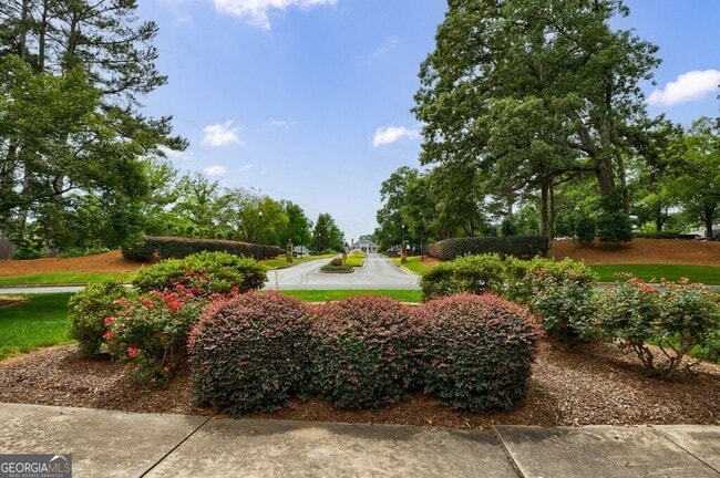Building Photo - 459 Atlanta Country Club Dr