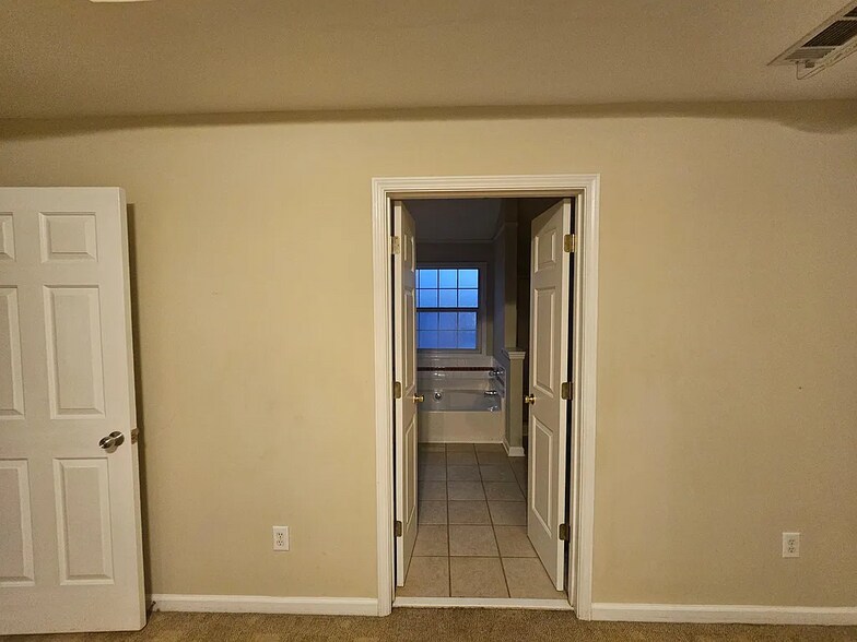 Building Photo - 1692 Tunbridge Ln