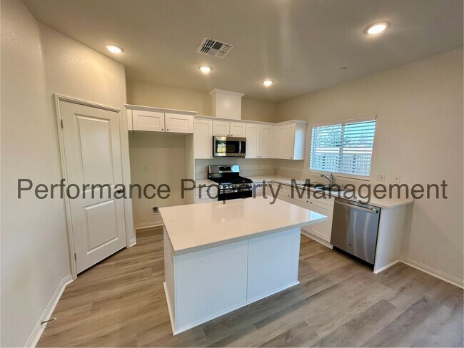 Building Photo - *Move In Special* Beautiful 3 Bed/2 Bath +...
