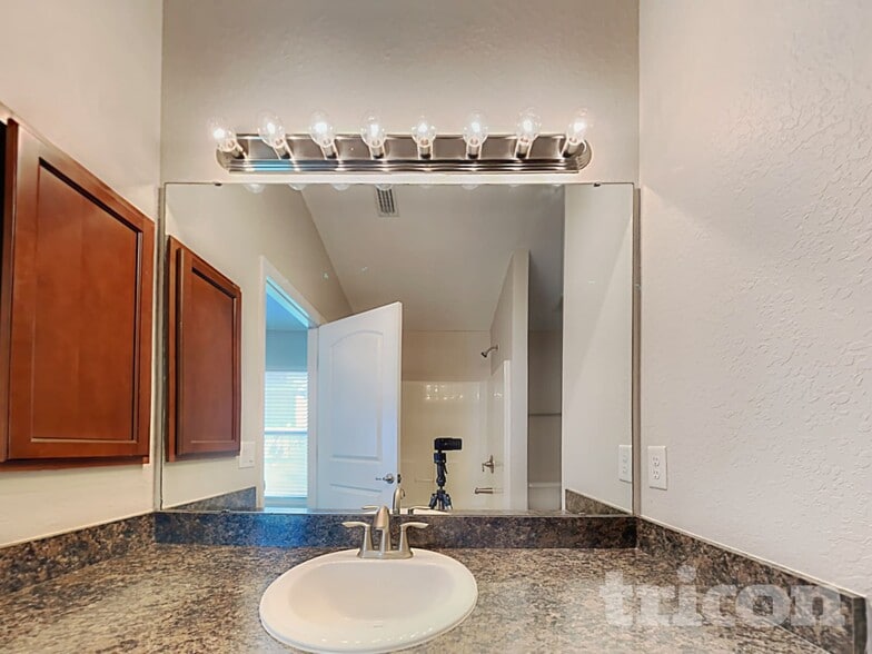 Building Photo - 10736 Standing Stone Dr