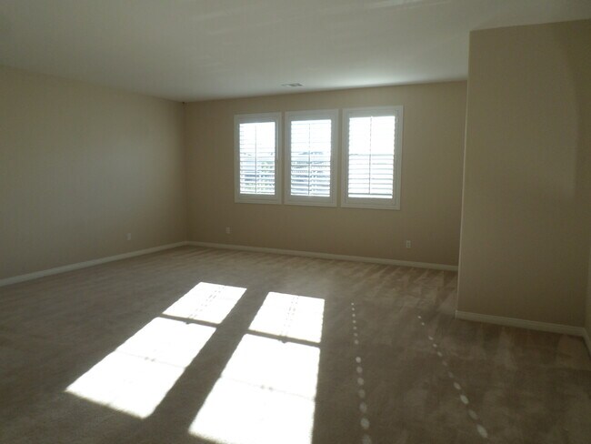 Building Photo - Gorgeous 4 bedroom 2.5 bath Temecula Home ...