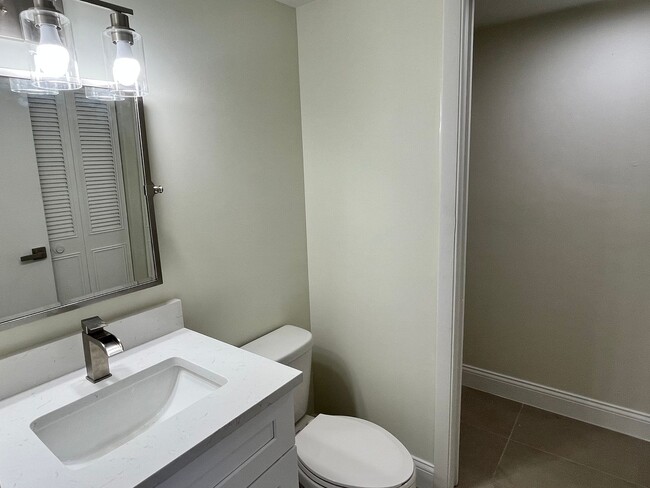 Building Photo - 1717 Erin Ct