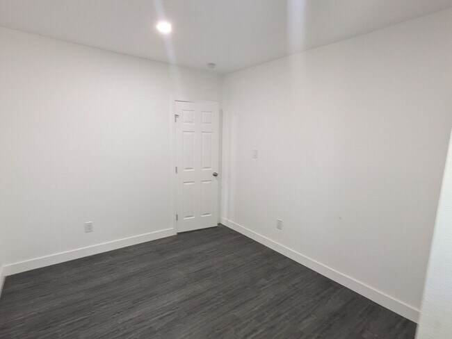 Building Photo - Wonderful 3-bedroom: