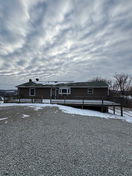 Deck in rear - 211 Dividing Ridge Rd