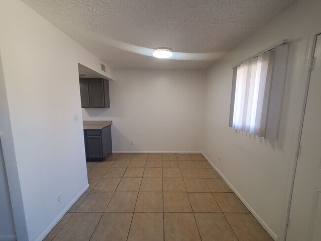 Building Photo - Cotton Center 136