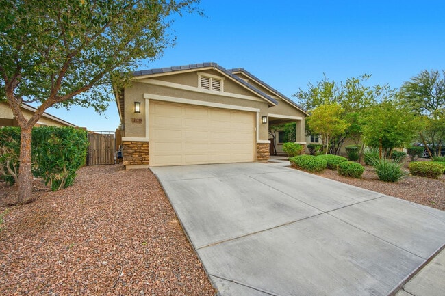 Building Photo - 21359 W Alvarado Rd