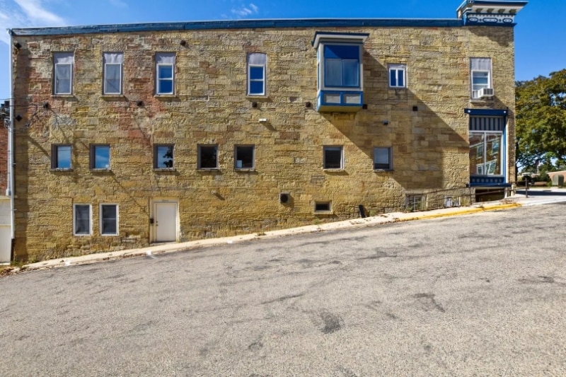 Building Photo - 104 High St