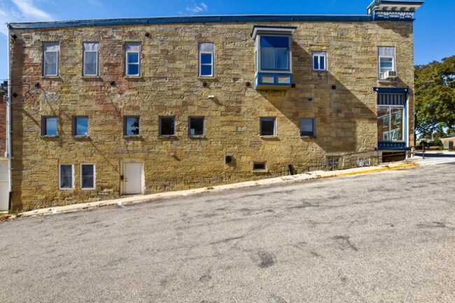 Building Photo - 106 High St