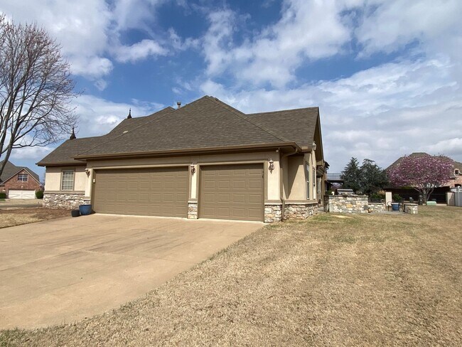 Building Photo - Broken Arrow Schools-Gated Community!