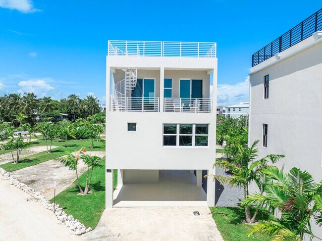 Building Photo - 99 Seaside Ave