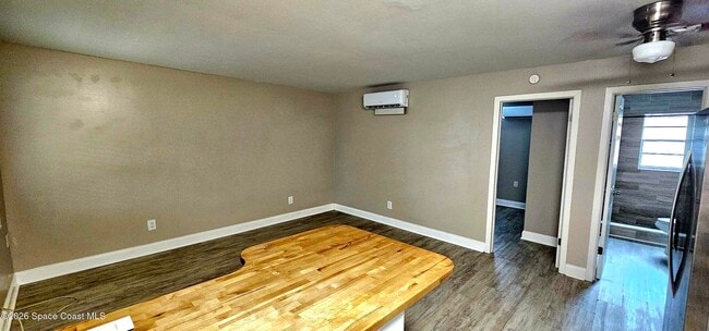 Building Photo - 1516 Roger Dr