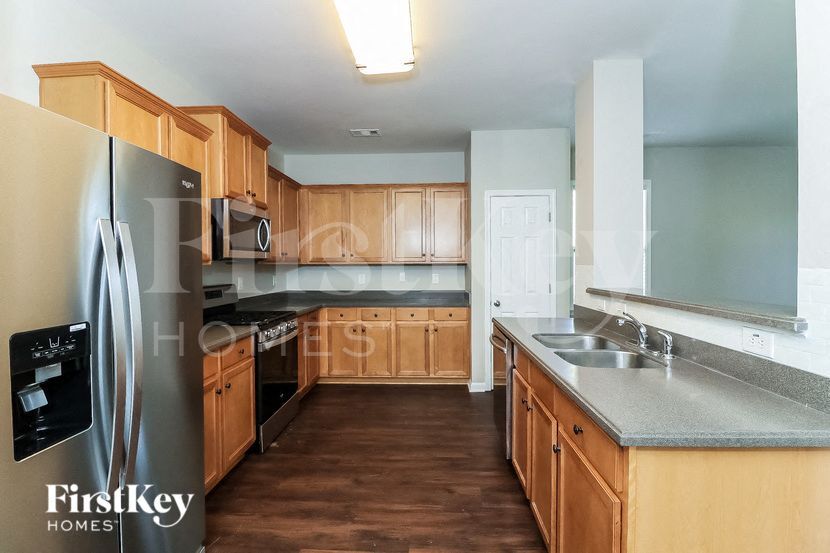 Building Photo - 193 Palisades Dr