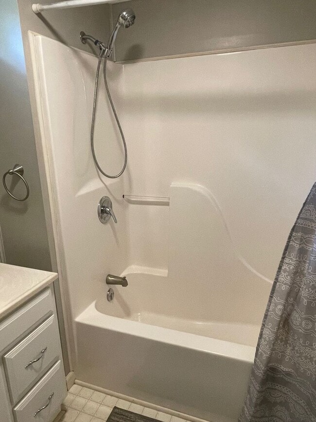 Building Photo - 2 BED, 1 BATH FULLY FURNISHED COTTAGE STYL...