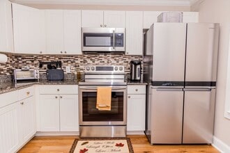 Building Photo - 2 Bedroom/ 2 bath - entry level END UNIT with side balcony & upgraded kitchen and bathrooms- only...