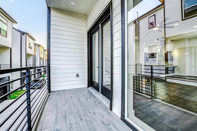 Building Photo - 1913 Hoskins Dr