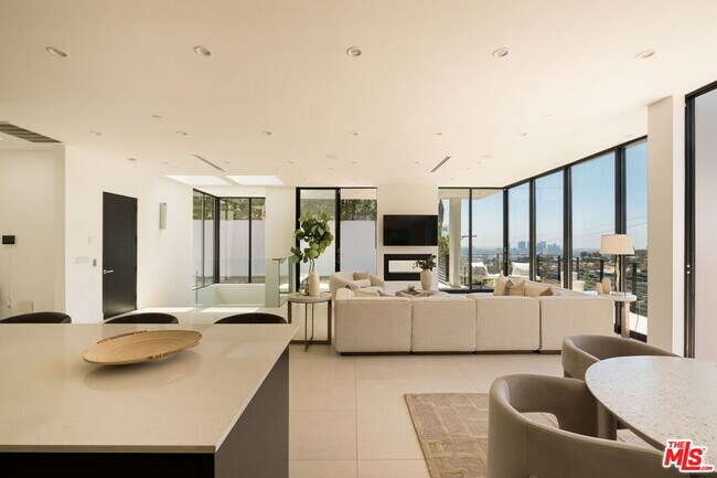 Building Photo - 1516 Forest Knoll Dr