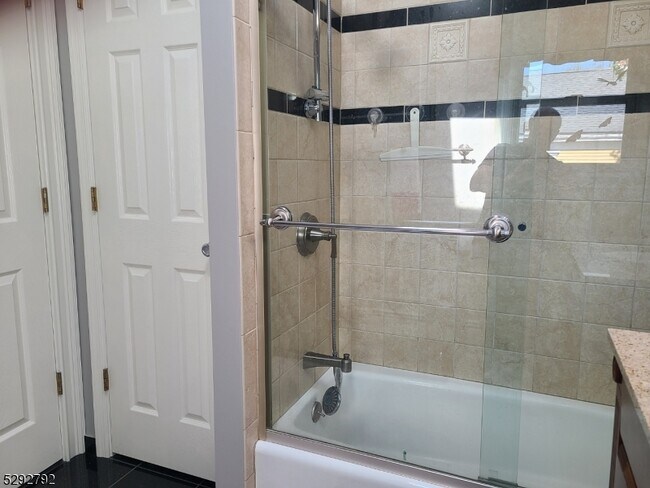 Building Photo - 154 W Washington Ave