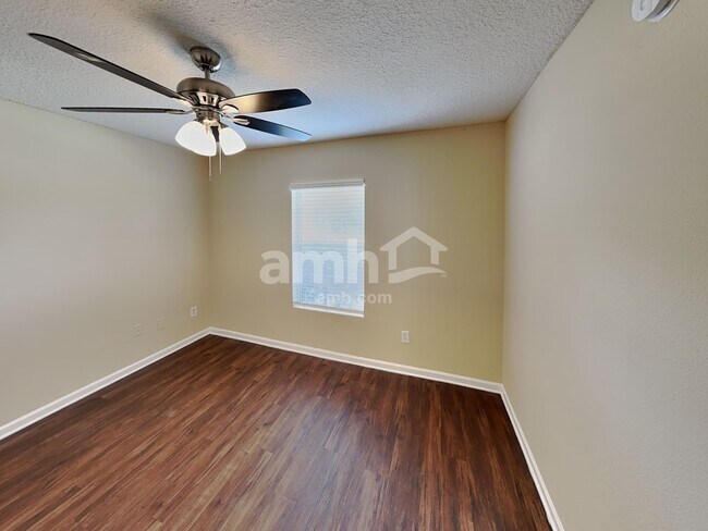 Building Photo - 12333 Anarania Dr