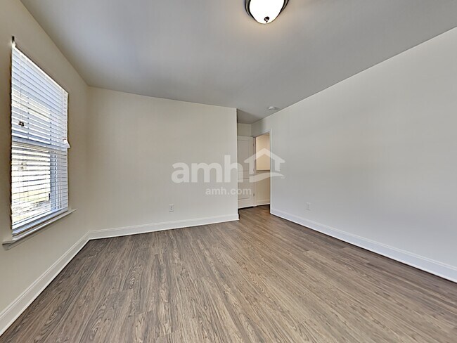 Building Photo - 3069 Day Flower Dr