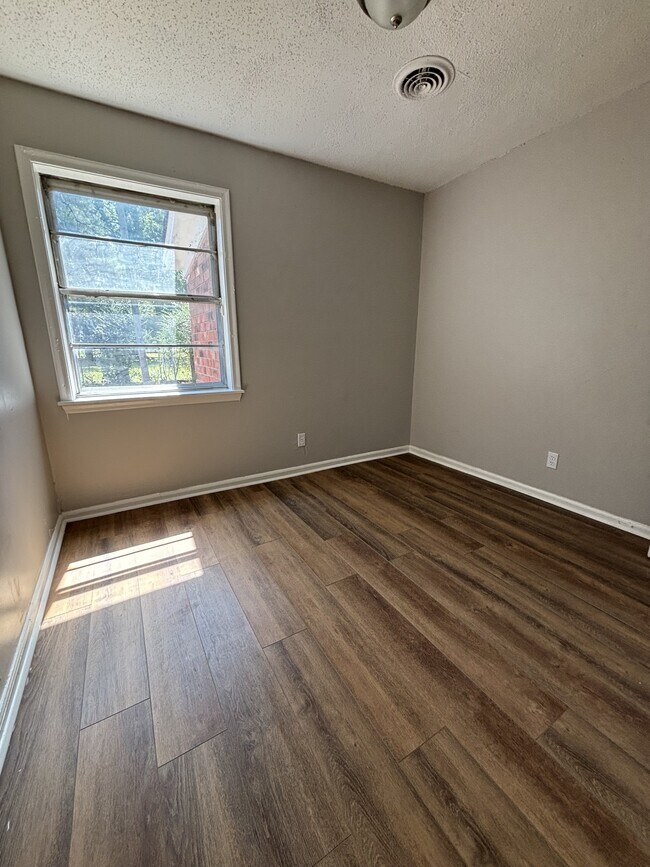 Building Photo - 126 Tisdale St