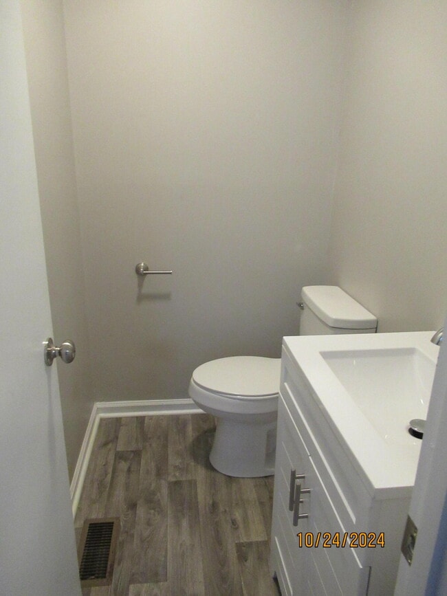 Building Photo - 870 Marigold St