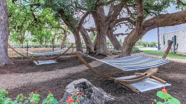 Building Photo - 680 Naumann Dr