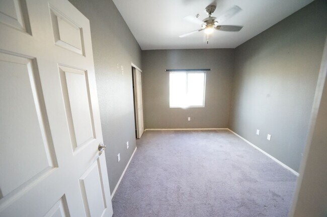 Building Photo - 2291 W Horizon Ridge Pkwy