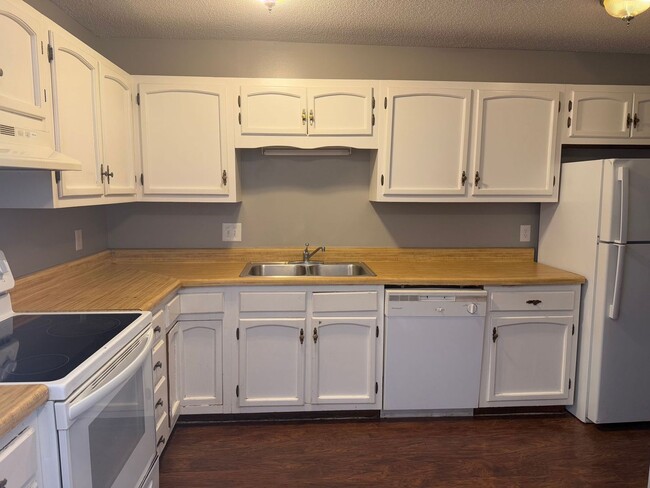 Building Photo - Two bedroom, 1 bath apartment in Haw River