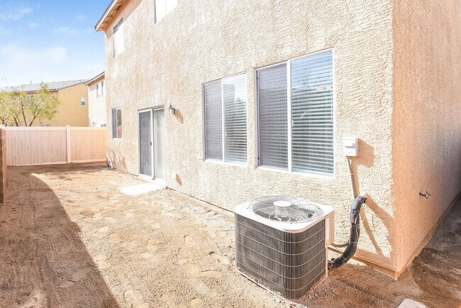 Building Photo - 4028 Oliver Sagebrush Dr