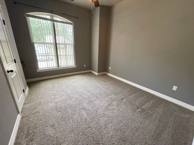 Building Photo - Stunning 4-Bedroom 3-Bath Home for Lease i...