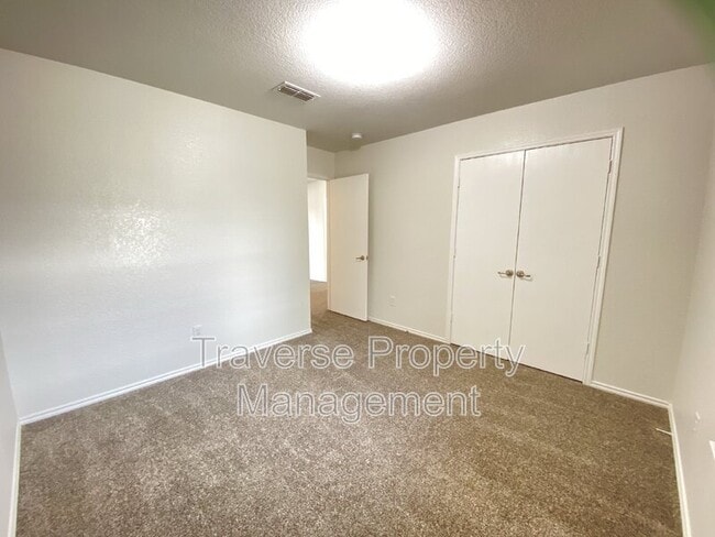 Building Photo - 8016 Meadow View Tr