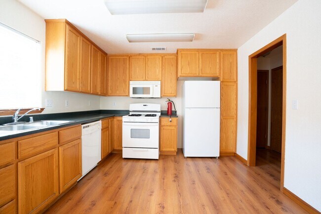 Building Photo - 2712 Meadow Creek Way