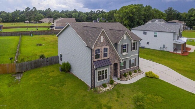 Building Photo - Beautiful home in great neighborhood!