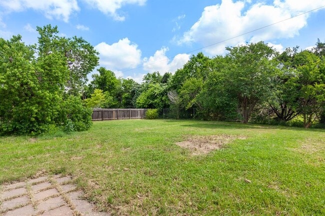 Building Photo - 13313 Briar Hollow Dr