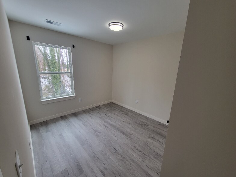 Building Photo - 823 31st St SW