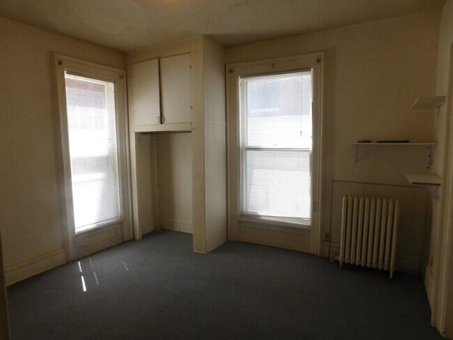 Building Photo - 209 E Mifflin St