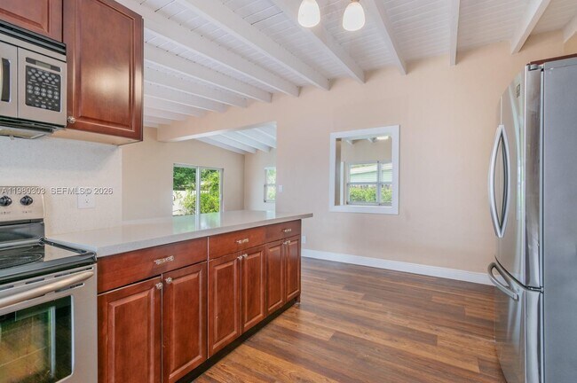 Building Photo - 3137 SW 15th St