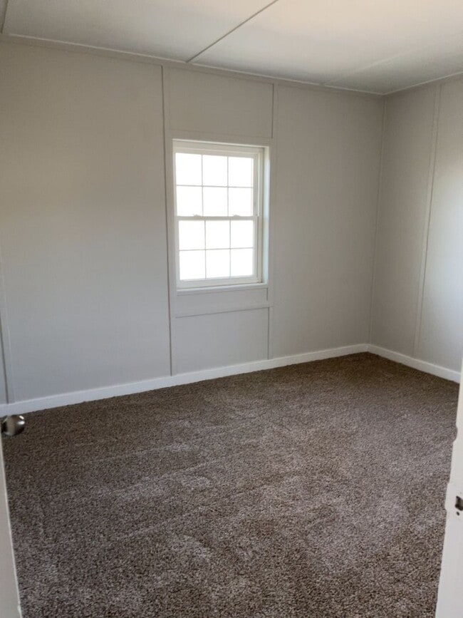 Building Photo - Henderson - 3 Bedrooms - 1 Baths - Corner Lot